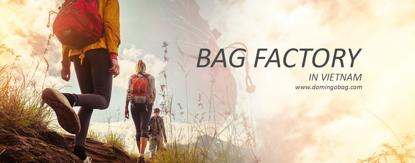 Hikers carrying backpacks at sunset — Bag Factory in Vietnam